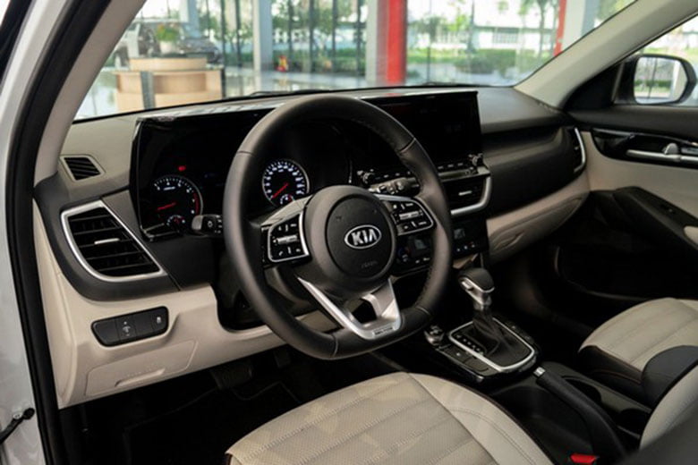 Nhược điểm về nội thất Kia Seltos 2021: Chất liệu nội thất